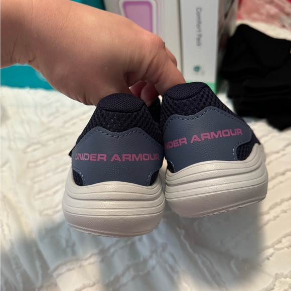Girl’s Under Armour Shoes NEW - Picture 4 of 4
